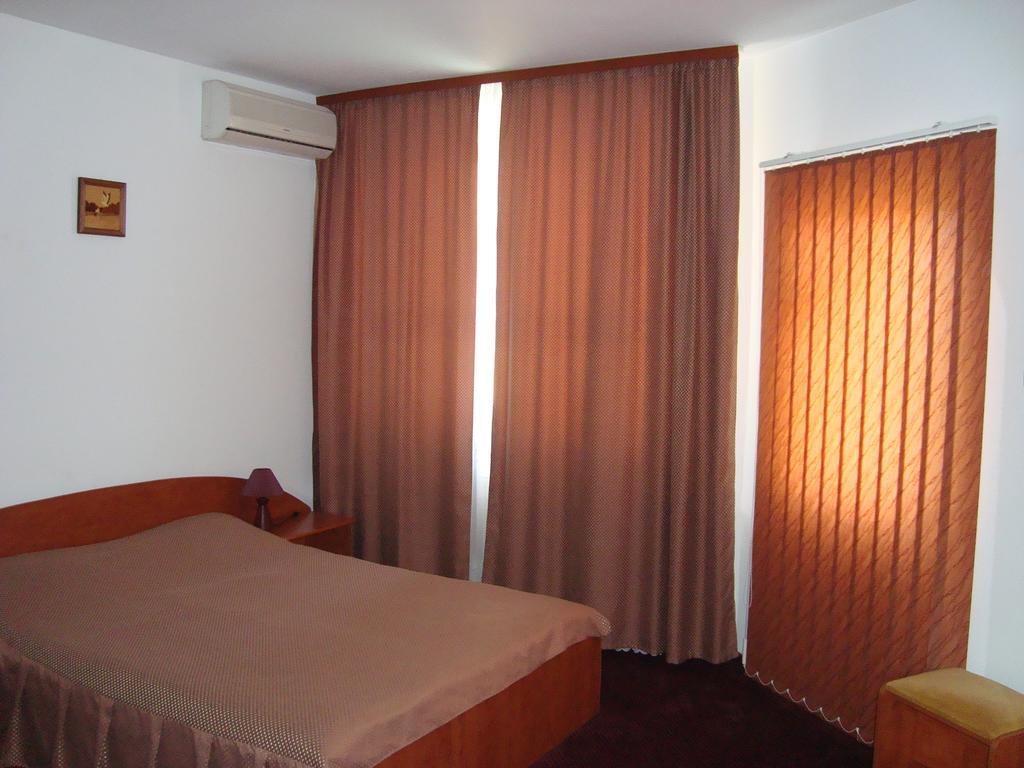 Hotel Lotus Αράντ Εξωτερικό φωτογραφία