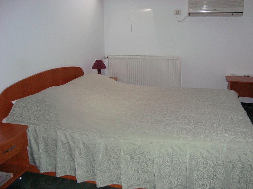 Hotel Lotus Αράντ Εξωτερικό φωτογραφία
