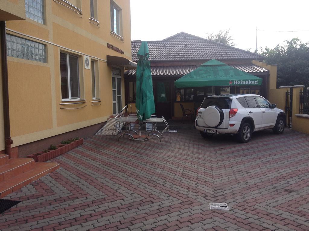 Hotel Lotus Αράντ Εξωτερικό φωτογραφία