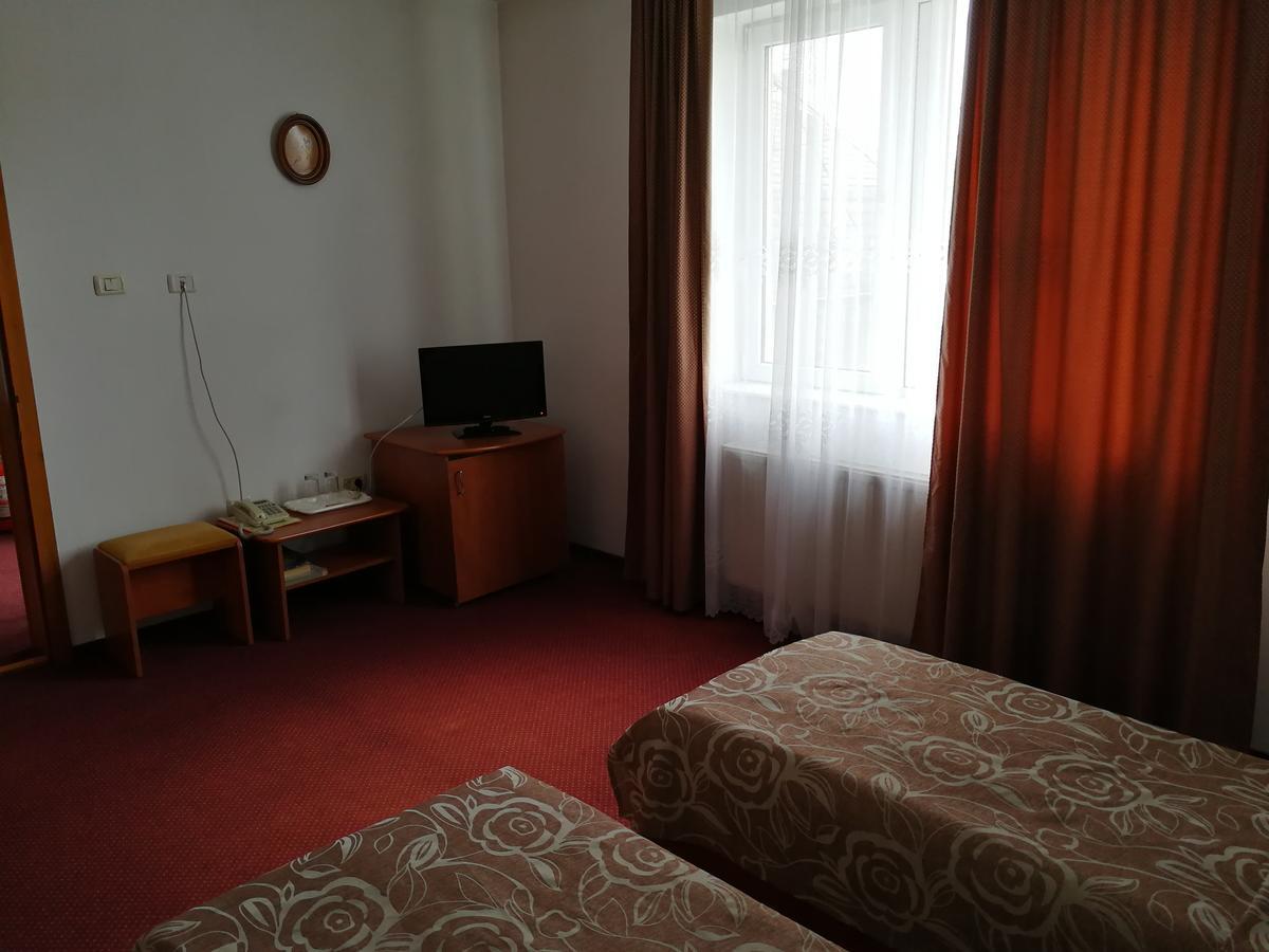 Hotel Lotus Αράντ Εξωτερικό φωτογραφία
