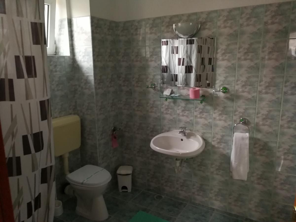 Hotel Lotus Αράντ Εξωτερικό φωτογραφία