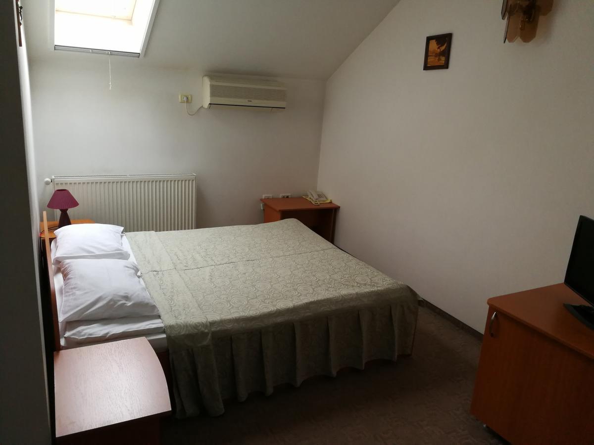 Hotel Lotus Αράντ Εξωτερικό φωτογραφία